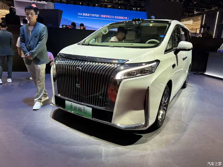 2025上海车展：魏牌带来“两座大山”？高山家族与蓝山同台亮相