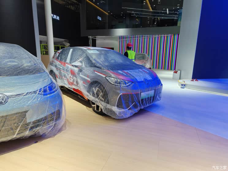 2025上海车展探馆：大众ID.3 GTX改装车型现身/拥有特殊拉花造型