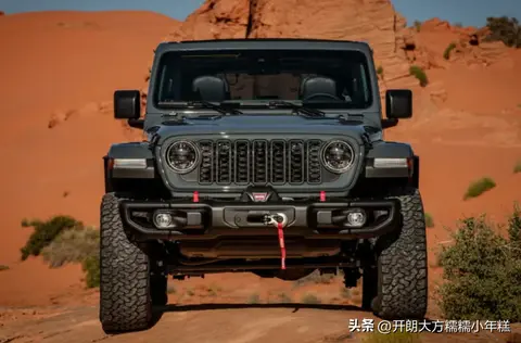 2025款吉普牧马人，造型霸气狂野，搭载2.0L插电混动纯电续航40km