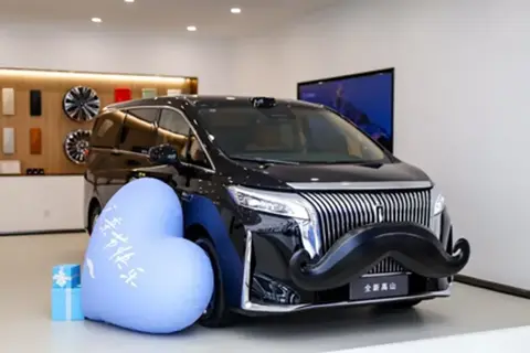 魏牌高山&蓝山同步开启交付，双车强化家庭用车细分布局